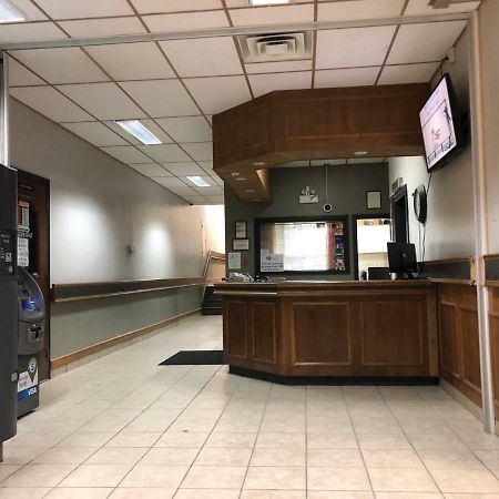 Royal Hotel Flin Flon Bagian luar foto