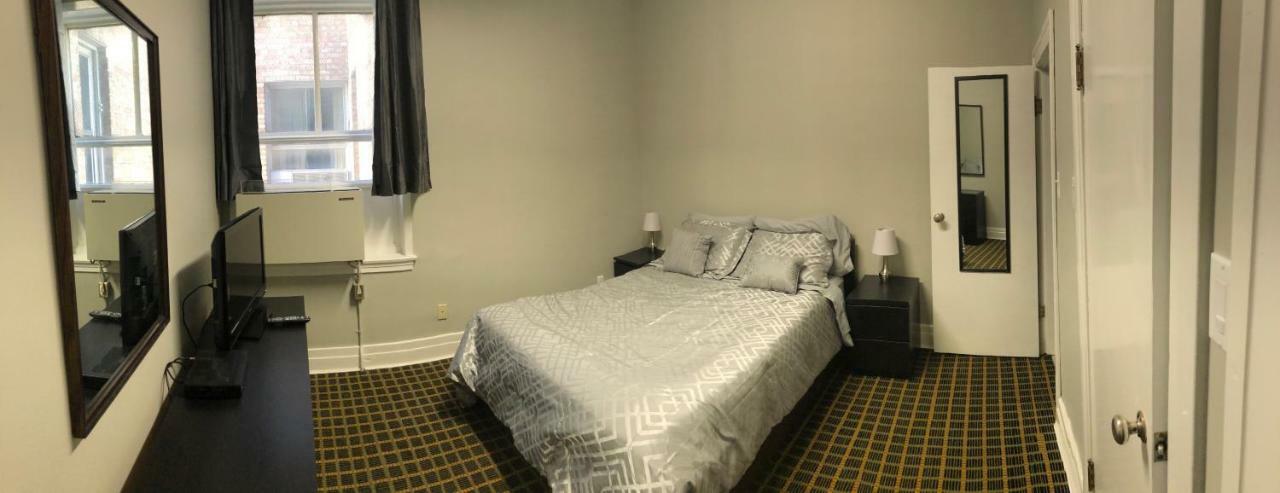 Royal Hotel Flin Flon Bagian luar foto