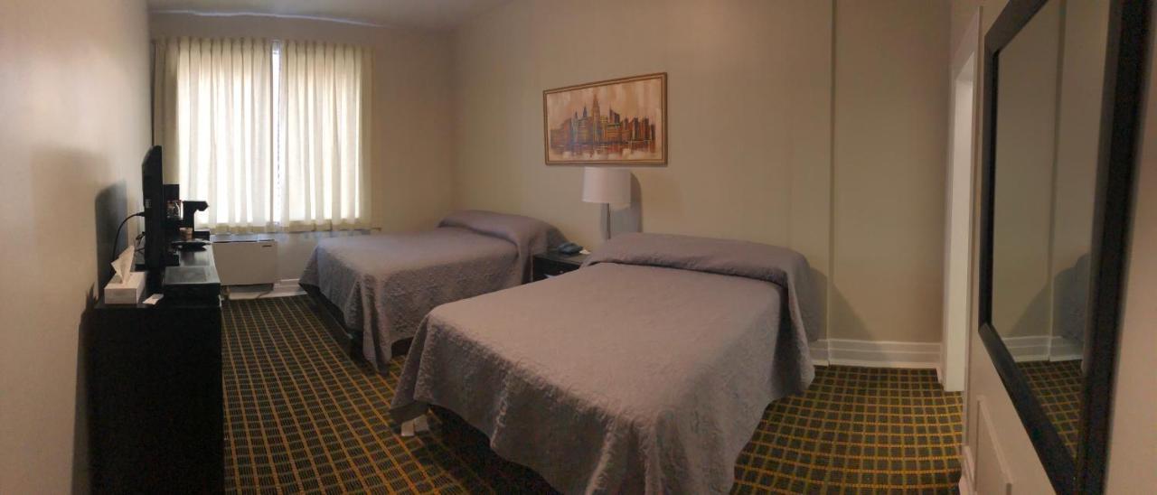 Royal Hotel Flin Flon Bagian luar foto